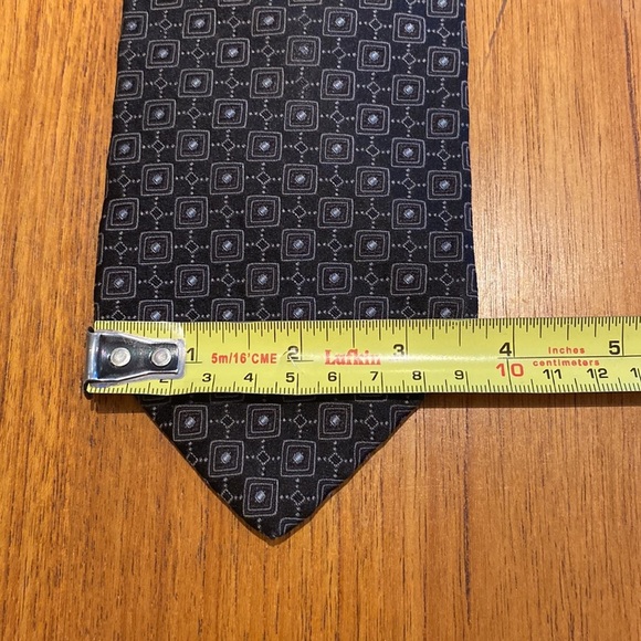 IKE BEHAR made in USA tie in black grey pattern.  Very classic style. - Picture 8 of 8